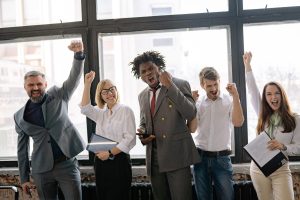 Portrait d'une équipe commerciale d'une entreprise en lorraine avec un studio mobile - Corporate by Denis à Rombas